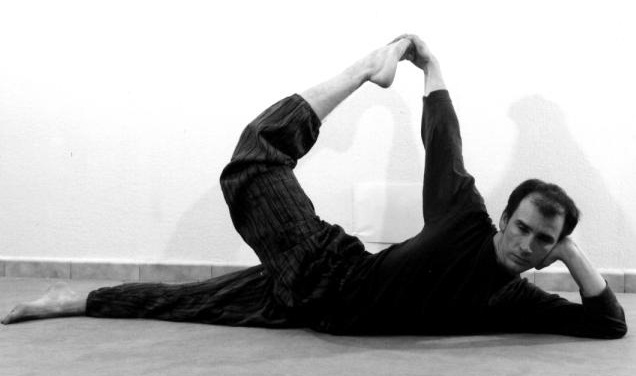 Ardha Danurâsana : Le demi arc